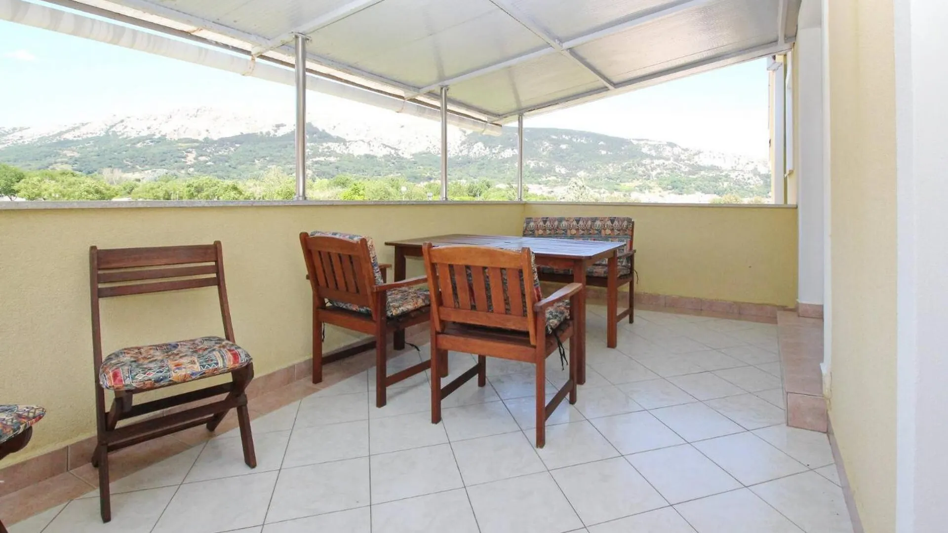 Guest house Apartments Zarok Beach Holiday Baska